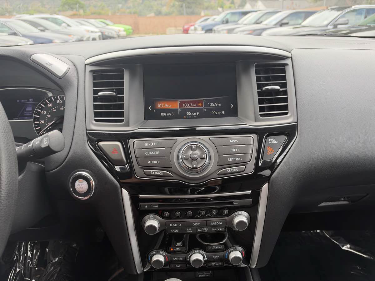 Used 2020 Nissan Pathfinder S AWD/4WD image 24