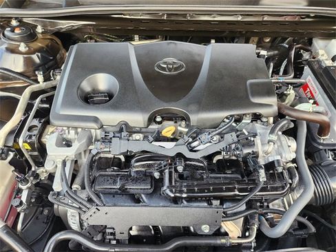 Used 2022 Toyota Camry LE image 21