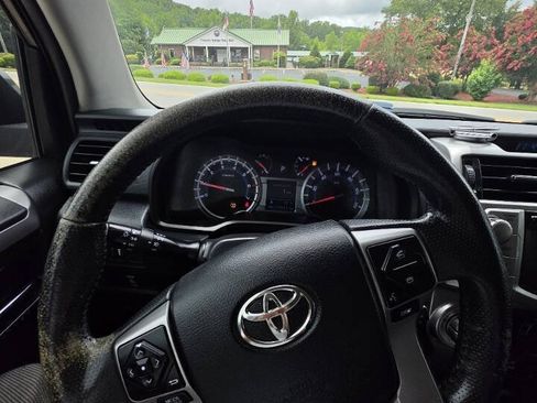Used 2016 Toyota 4Runner SR5 RWD image 17