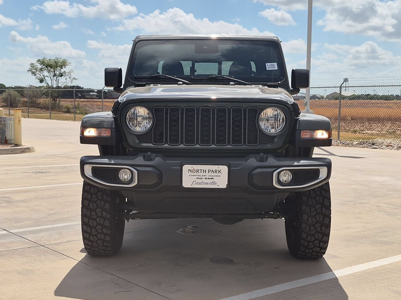 Used 2024 Jeep Gladiator Sport AWD/4WD image 8