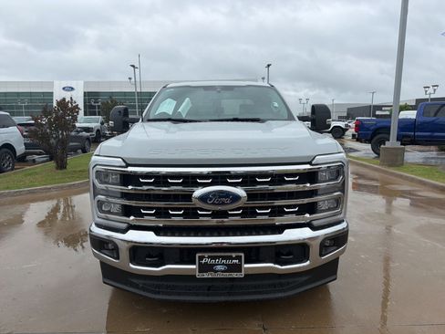 Used 2025 Ford F250 Lariat w/ FX4 Off-Road Package image 8