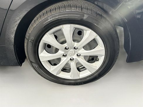 Used 2021 Toyota Corolla LE image 11
