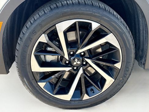 Used 2024 Mitsubishi Outlander SE Black Edition image 42