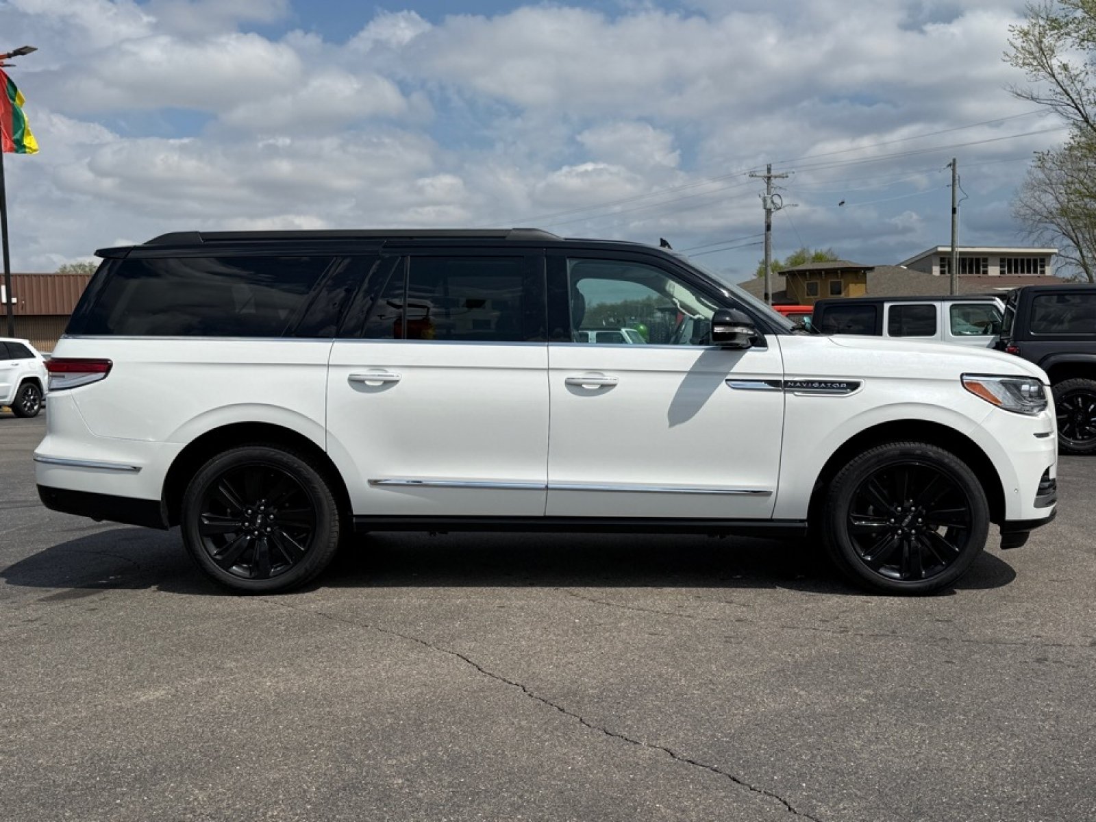 Used 2023 Lincoln Navigator L Black Label AWD/4WD image 9