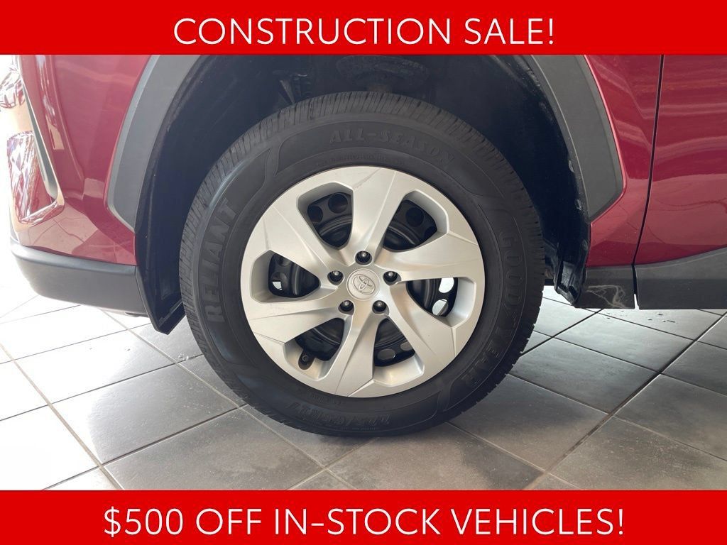 Used 2019 Toyota RAV4 LE AWD/4WD image 15