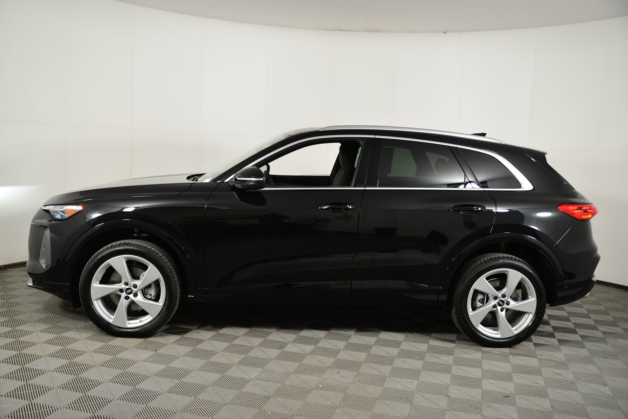 New 2025 Audi Q5 Premium Plus AWD/4WD image 2