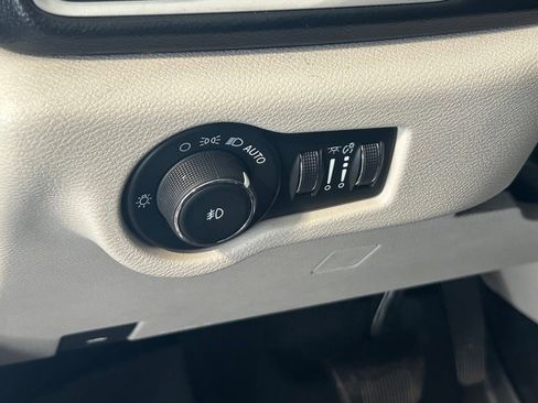 Used 2022 Chrysler Pacifica Touring-L image 33