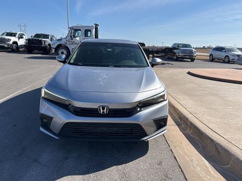 Used 2022 Honda Civic Touring image 2