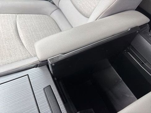 Used 2025 Toyota Sienna LE FWD image 25