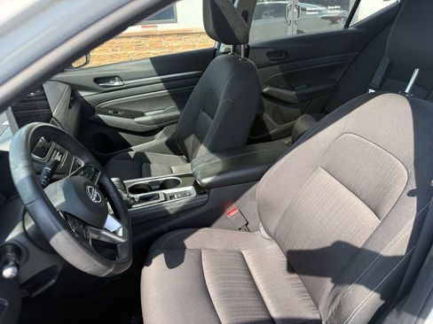 Used 2023 Nissan Altima 2.5 SV w/ SV Premium Package image 4