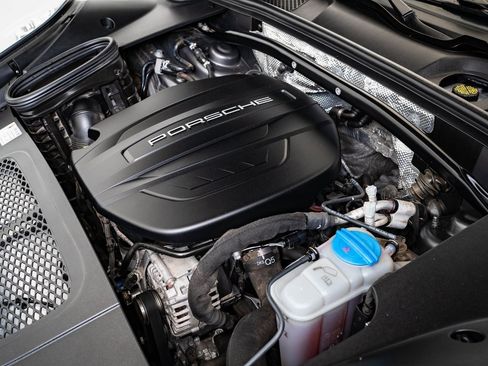 Used 2017 Porsche Macan image 39