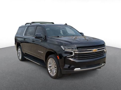 Used 2024 Chevrolet Suburban LT w/ LT Signature Package AWD/4WD image 2