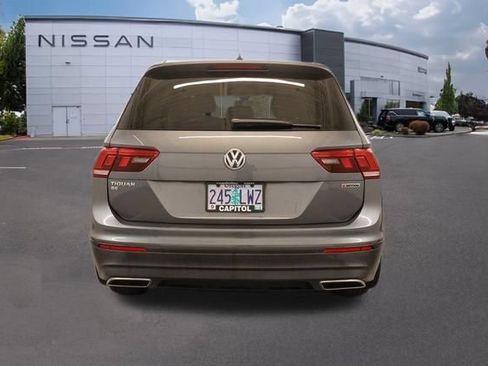 Used 2019 Volkswagen Tiguan SE w/ Panoramic Sunroof Package AWD/4WD image 5