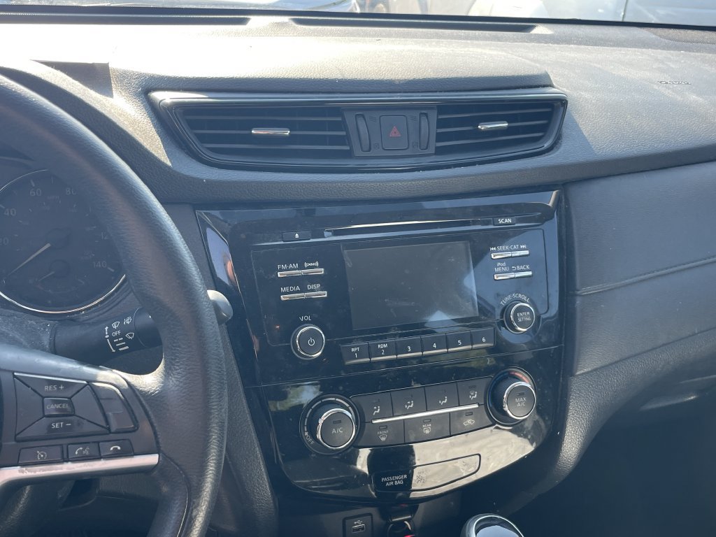 Used 2017 Nissan Rogue S FWD image 9