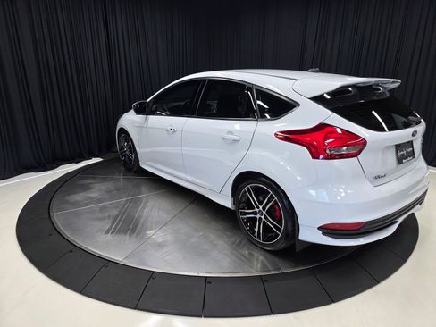 Used 2016 Ford Focus ST w/ Equipment Group 402A FWD image 11