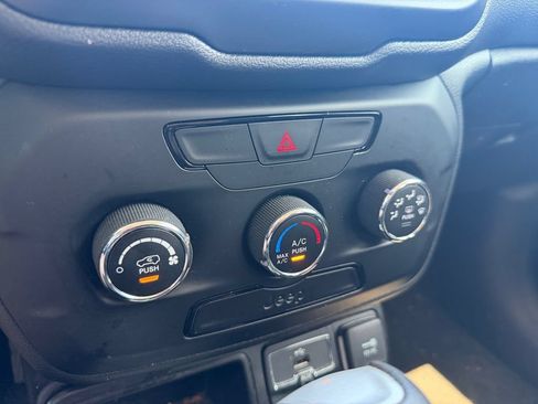 Used 2020 Jeep Renegade Sport FWD image 23