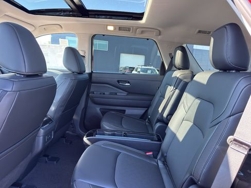 New 2026 Nissan Pathfinder SL AWD/4WD image 33