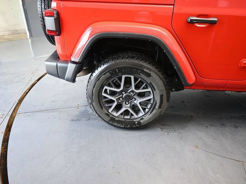 Used 2025 Jeep Wrangler Unlimited Sahara AWD/4WD image 23
