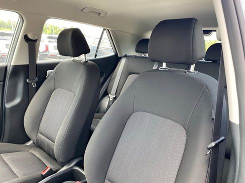 Used 2022 Hyundai Venue SE FWD image 13