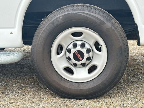 Used 2024 GMC Savana 2500 w/ Driver Convenience Package image 18