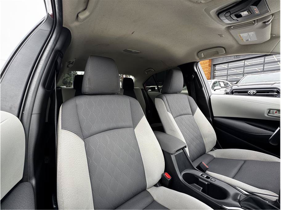 Used 2025 Toyota Corolla LE FWD image 4