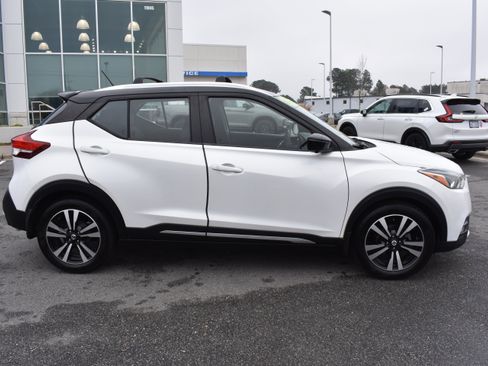 Used 2019 Nissan Kicks SR w/ Exterior Package image 10