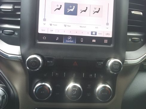 Used 2022 RAM 1500 Laramie AWD/4WD image 25