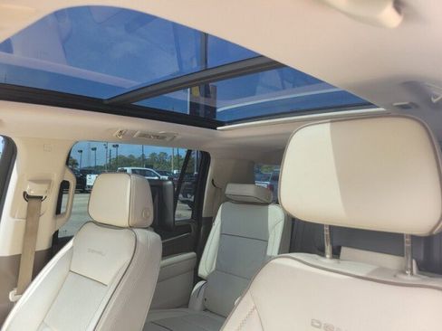 Used 2021 GMC Yukon XL Denali w/ Denali Ultimate Package image 24