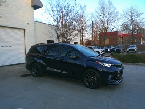 Used 2025 Toyota Sienna XSE image 14