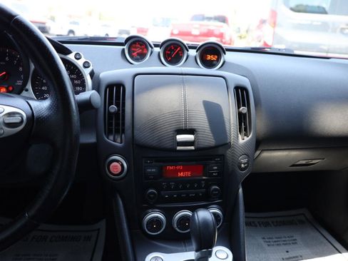 Used 2020 Nissan 370Z Coupe RWD image 11
