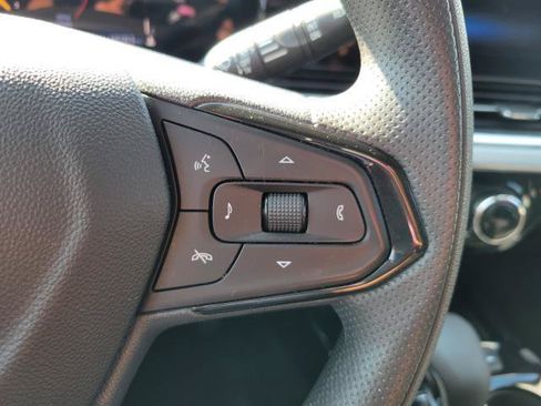 Used 2025 Chevrolet Trax LT FWD image 23