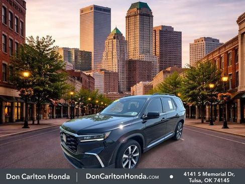 Used 2025 Honda Pilot Touring image 3