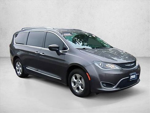 Used 2017 Chrysler Pacifica Touring-L Plus image 3