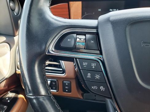 Used 2022 Lincoln Navigator Reserve image 18