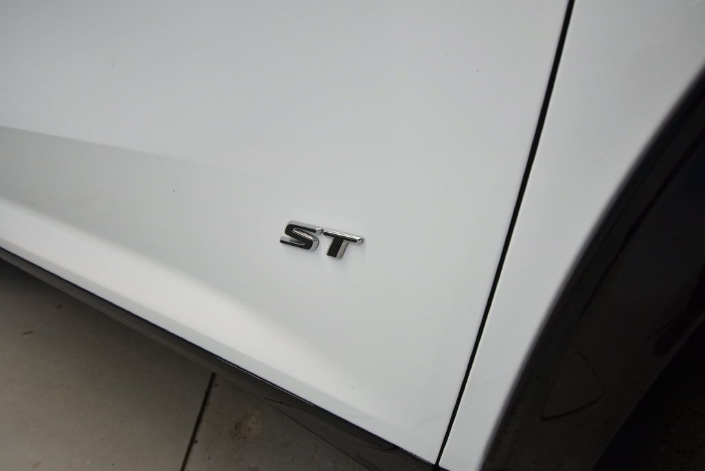 Used 2026 Buick Enclave Sport Touring AWD/4WD image 40
