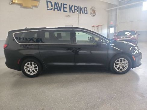 Used 2023 Chrysler Voyager LX FWD image 5