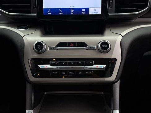 Used 2022 Ford Explorer XLT w/ Equipment Group 202A image 28