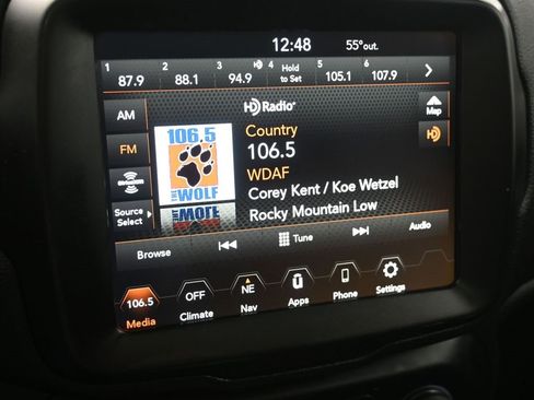 Used 2022 Jeep Renegade Latitude w/ Sun/Sound Group image 17