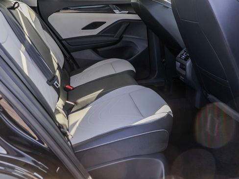 New 2025 Volkswagen Tiguan SE image 36