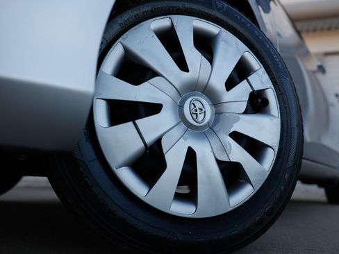 Used 2016 Toyota Yaris L image 33