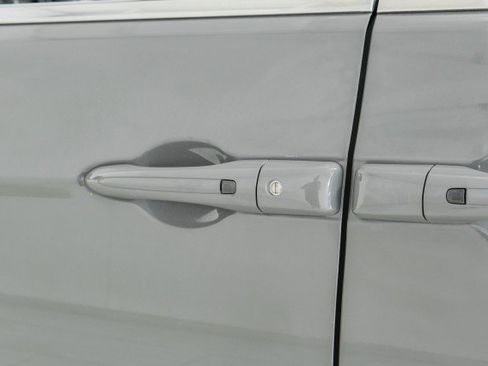 Used 2022 Chrysler Pacifica Touring-L image 32