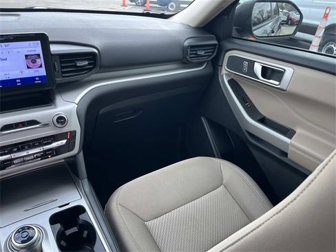 Used 2023 Ford Explorer XLT image 15