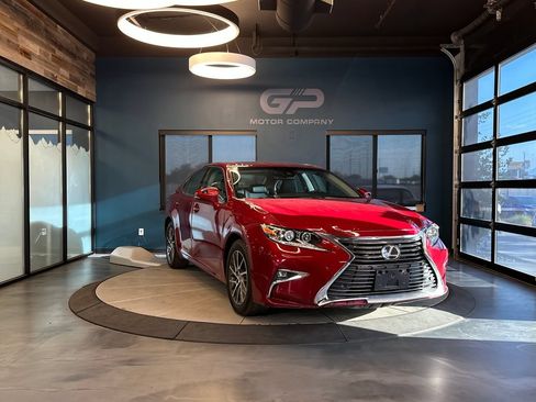 Used 2017 Lexus ES 350 w/ Luxury Package FWD image 1