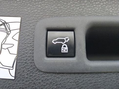 Used 2023 Toyota Sienna XLE image 19