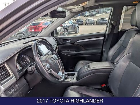Used 2017 Toyota Highlander XLE AWD/4WD image 11