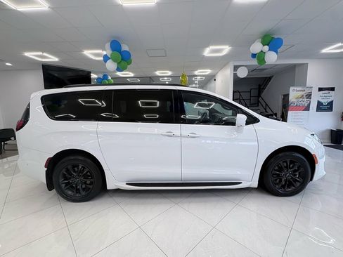 Used 2020 Chrysler Pacifica Touring-L w/ Advanced Safetytec Group AWD/4WD image 5