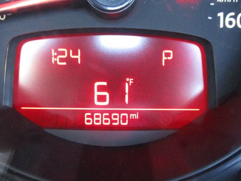 Used 2013 Volkswagen Beetle 2.5 FWD image 12