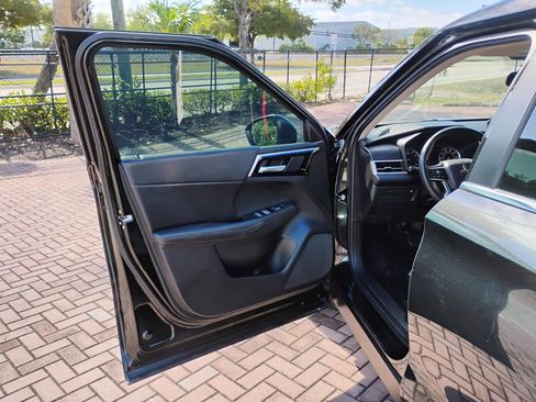 Used 2023 Mitsubishi Outlander SE image 8