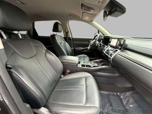 Used 2023 Kia Sorento EX image 14