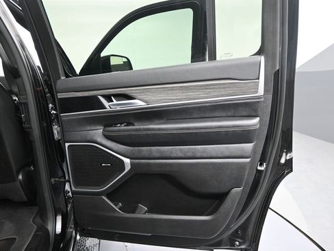 Used 2024 Jeep Wagoneer Series II AWD/4WD image 42